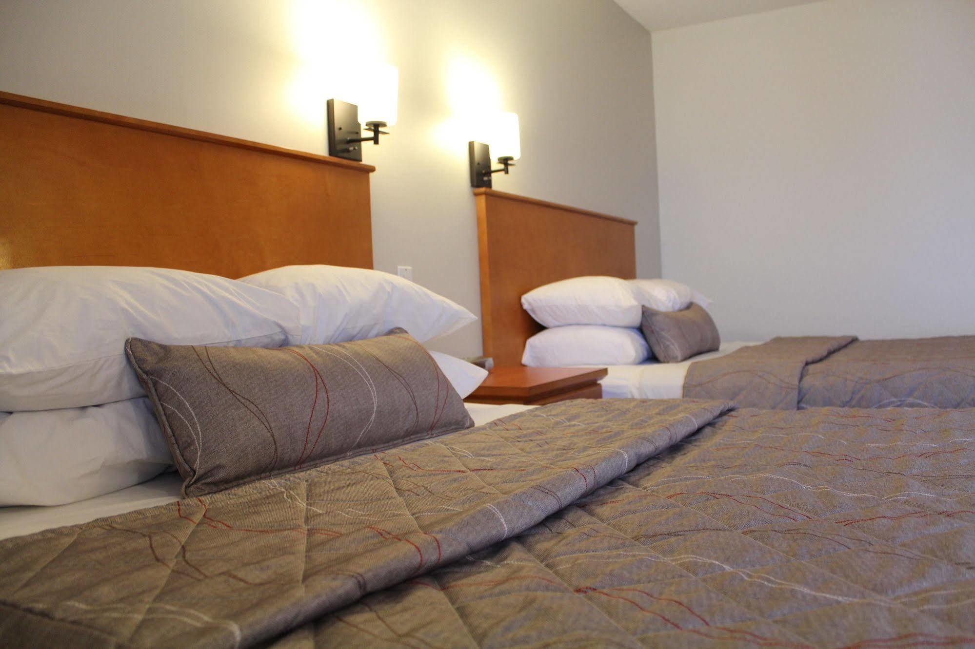 Maverick Motor Inn And Waterslide Kamloops Eksteriør billede